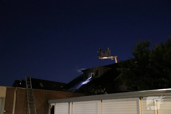 Uitslaande woningbrand boven winkel