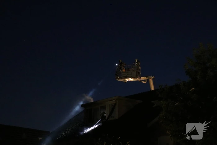 Uitslaande woningbrand boven winkel