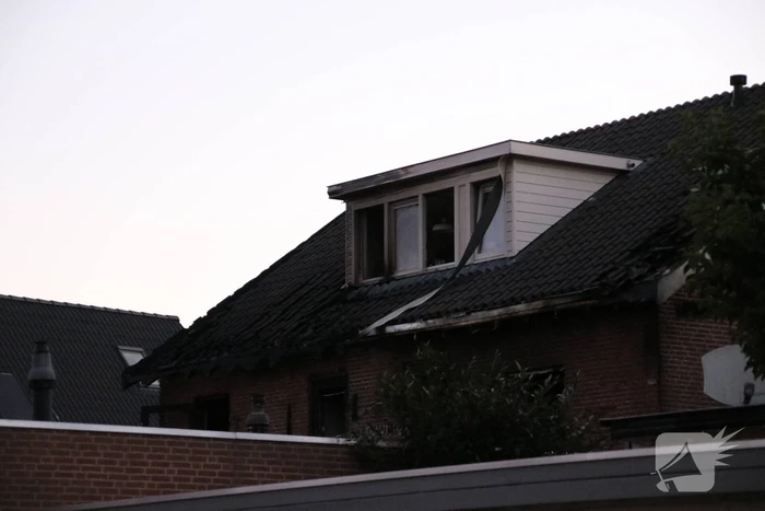 Uitslaande woningbrand boven winkel