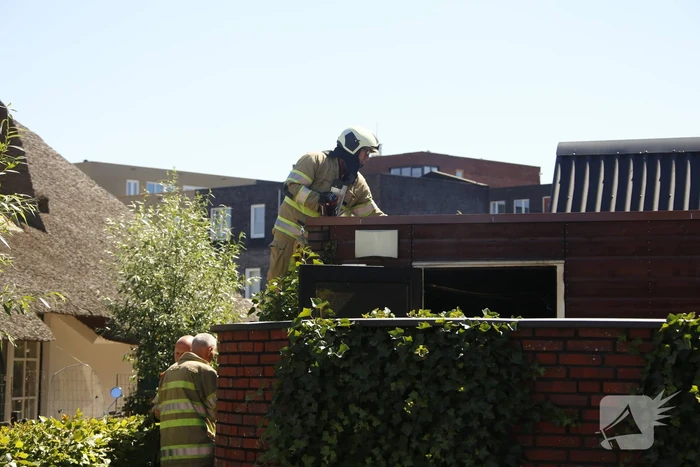 Buitenbrand slaat over naar schuur