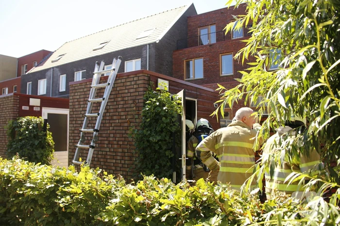 Buitenbrand slaat over naar schuur