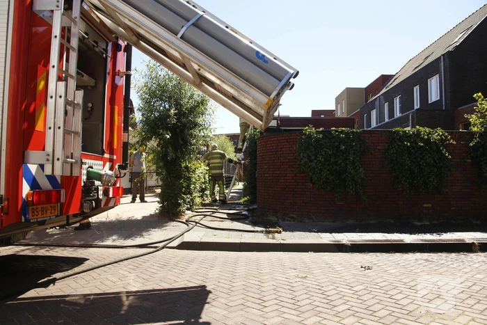 Buitenbrand slaat over naar schuur