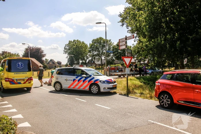 Scootmobielrijder gewond na aanrijding met auto met aanhanger