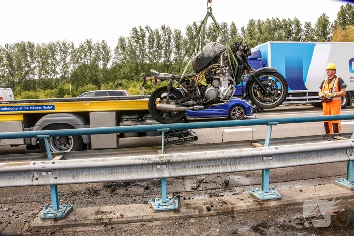 Kawasaki motor brandt volledig uit