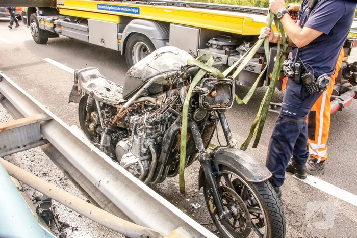 Kawasaki motor brandt volledig uit