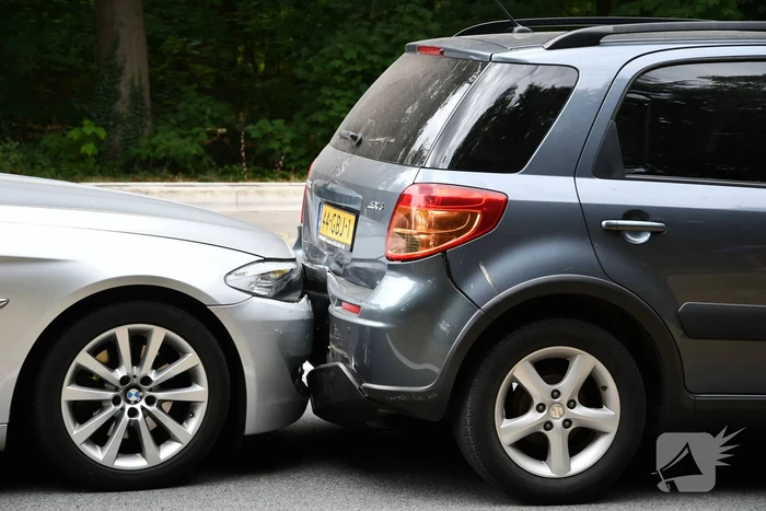 Vijf auto's beschadigd bij kettingbotsing