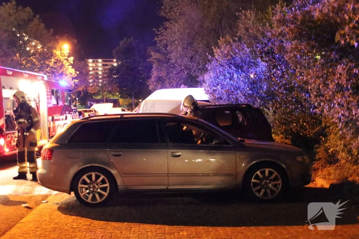 Twee auto's branden uit mogelijk brandstichting