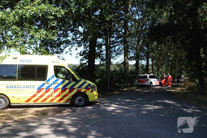 Vrouw zwaargewond na val van paard