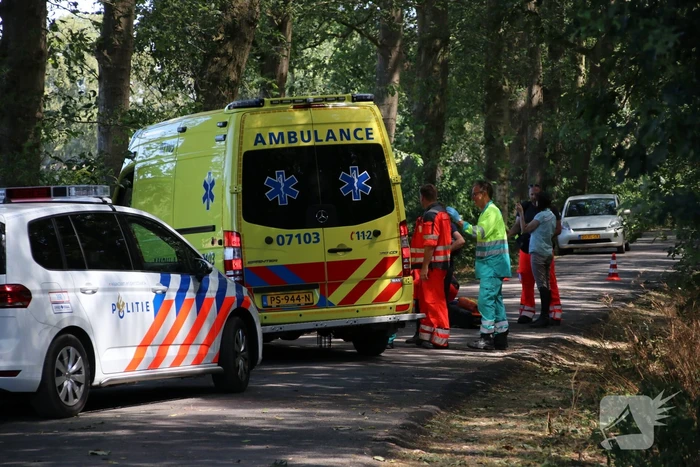 Vrouw zwaargewond na val van paard