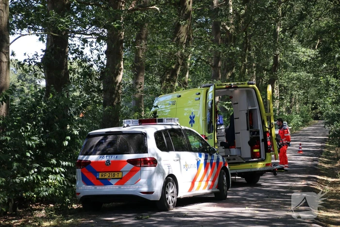 Vrouw zwaargewond na val van paard
