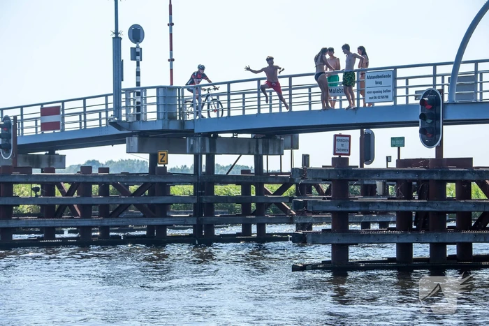 Jongeren goed ziek na plons in Eem