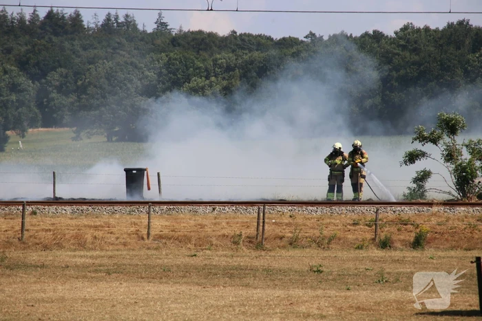 Gebroken bovenleiding zorgt voor brand bij spoorlijn