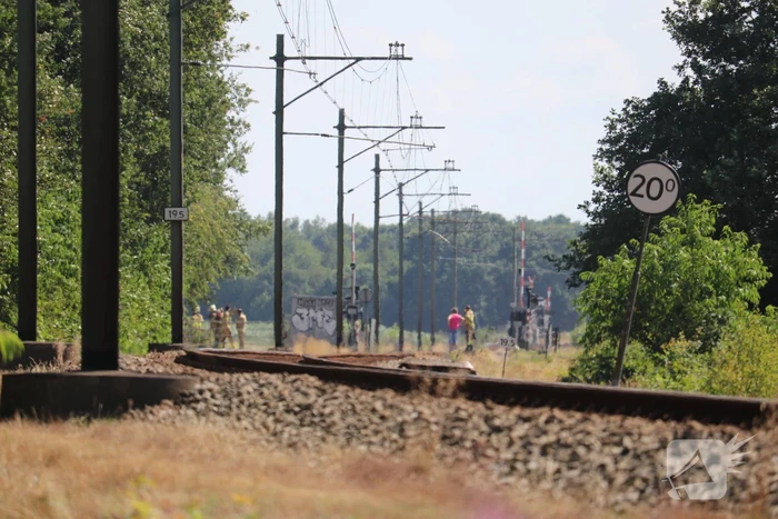 Gebroken bovenleiding zorgt voor brand bij spoorlijn