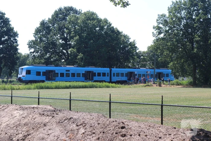Gebroken bovenleiding zorgt voor brand bij spoorlijn