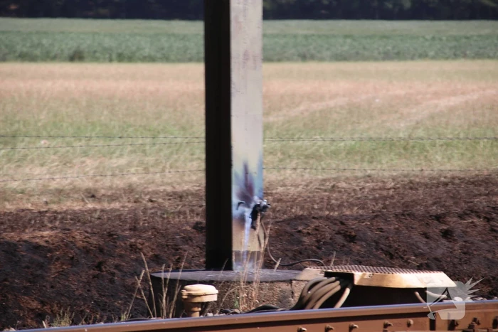 Gebroken bovenleiding zorgt voor brand bij spoorlijn