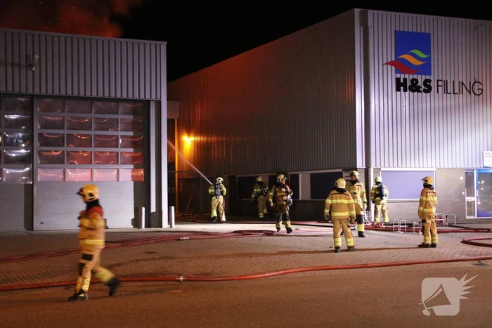 Felle brand verwoest vrachtwagen restauratiebedrijf