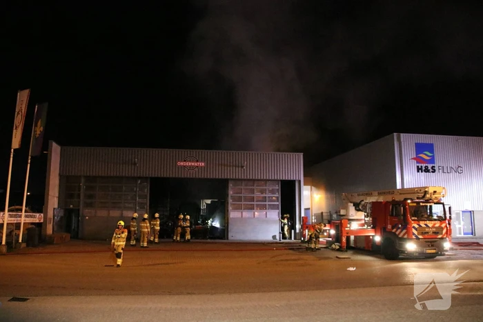 Felle brand verwoest vrachtwagen restauratiebedrijf