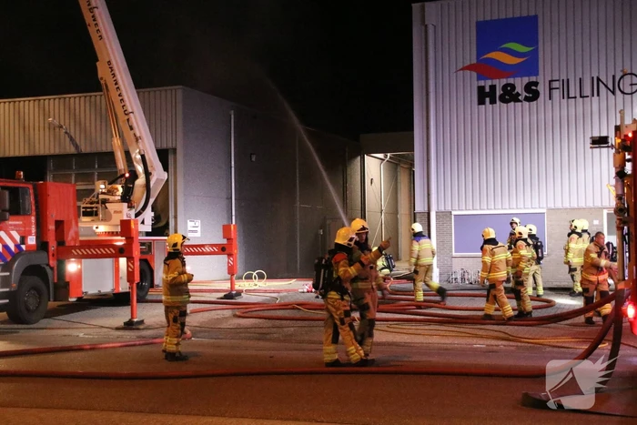 Felle brand verwoest vrachtwagen restauratiebedrijf