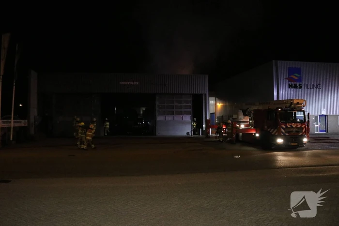Felle brand verwoest vrachtwagen restauratiebedrijf