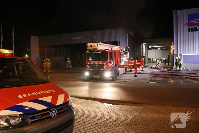 Felle brand verwoest vrachtwagen restauratiebedrijf