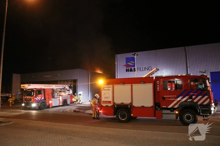 Felle brand verwoest vrachtwagen restauratiebedrijf