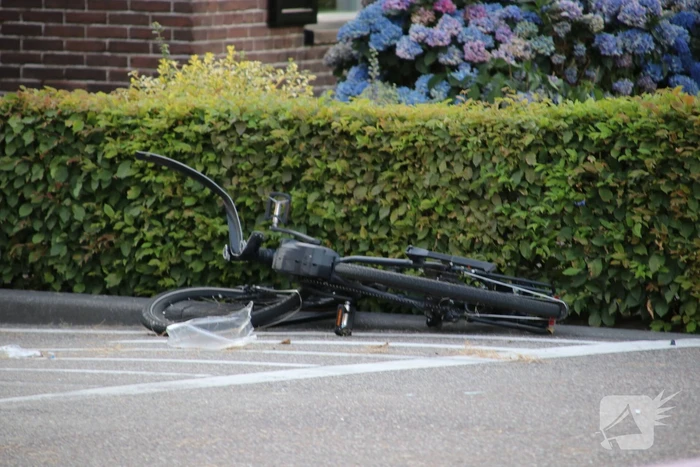 Fietser ernstig gewond bij aanrijding