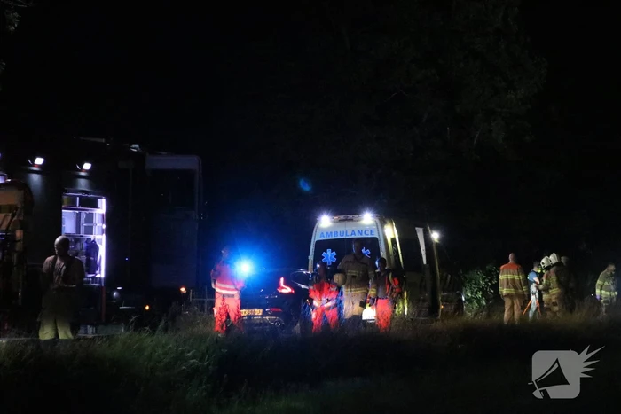 35-jarige automobilist overleden na botsing tegen boom