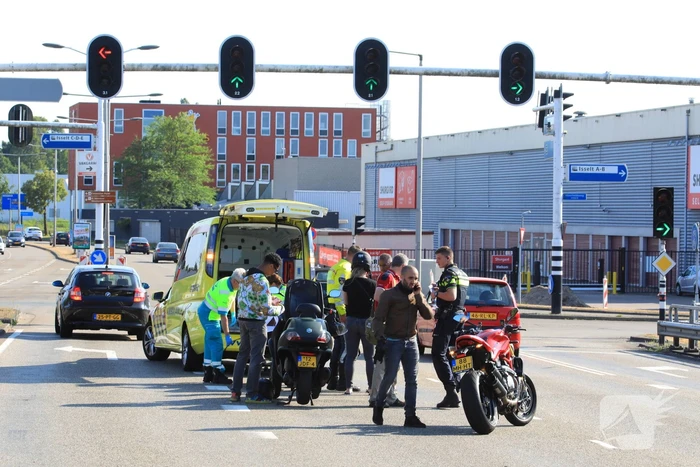 Motorrijder hard onderuit