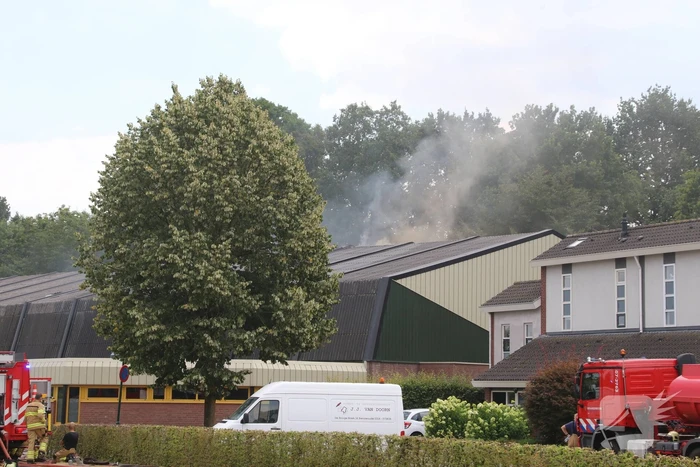 Brand in dak van sporthal