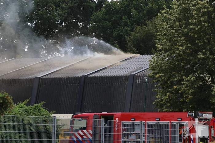 Brand in dak van sporthal