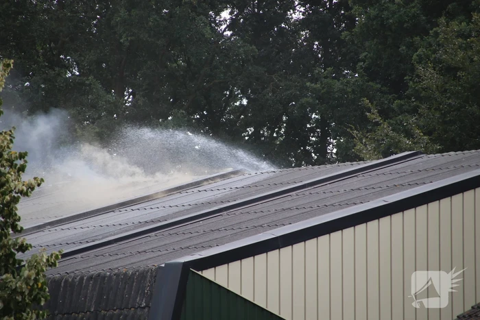 Brand in dak van sporthal
