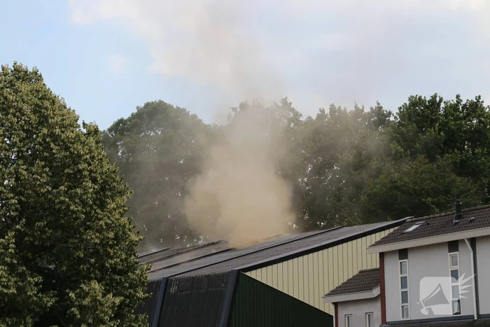 Brand in dak van sporthal