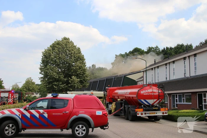 Brand in dak van sporthal