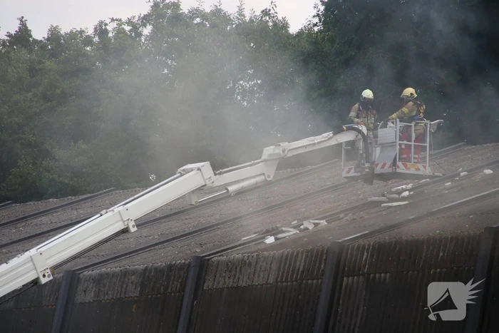 Brand in dak van sporthal