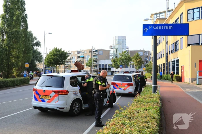 Twee aanhoudingen na mogelijk wapen in auto