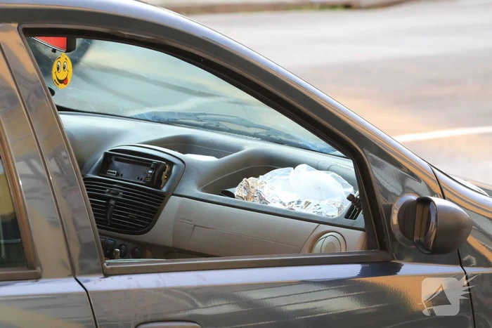 Twee aanhoudingen na mogelijk wapen in auto