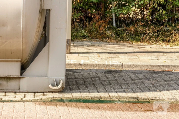 Straat afgesloten door lekkende tanks