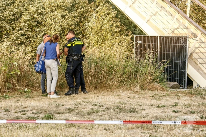 Stoffelijk overschot aangetroffen onder wandelbrug