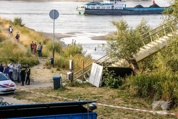Stoffelijk overschot aangetroffen onder wandelbrug