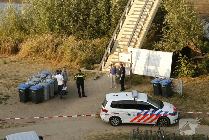 Stoffelijk overschot aangetroffen onder wandelbrug