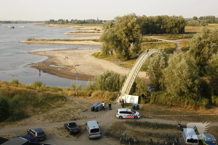 Stoffelijk overschot aangetroffen onder wandelbrug
