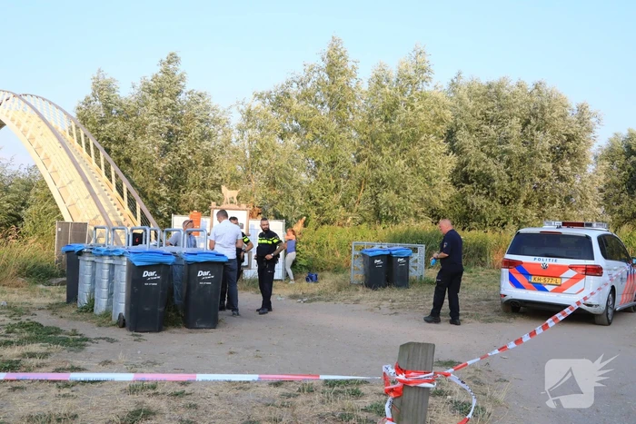 Stoffelijk overschot aangetroffen onder wandelbrug