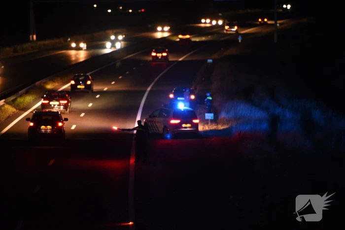 Brandweer blust autobrand