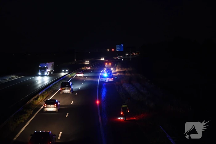 Brandweer blust autobrand