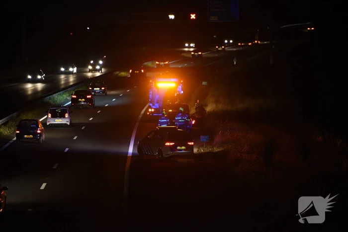 Brandweer blust autobrand