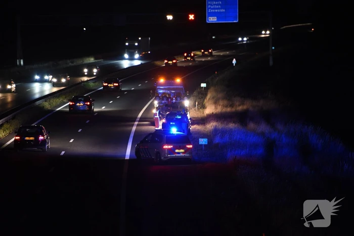 Brandweer blust autobrand