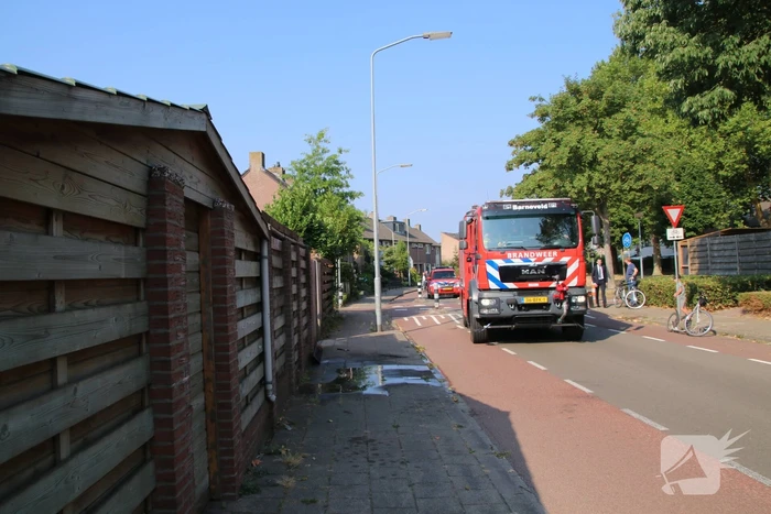 Bewoners en politie blussen schuurbrand
