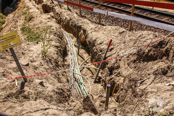 Overwegstoring na graafwerkzaamheden langs het spoor