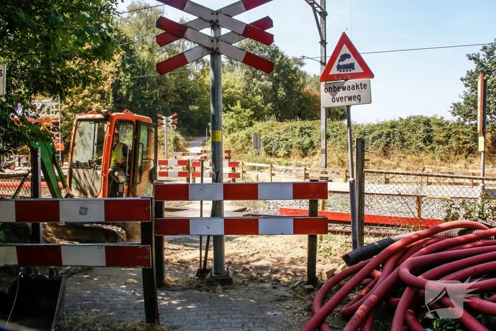 Overwegstoring na graafwerkzaamheden langs het spoor