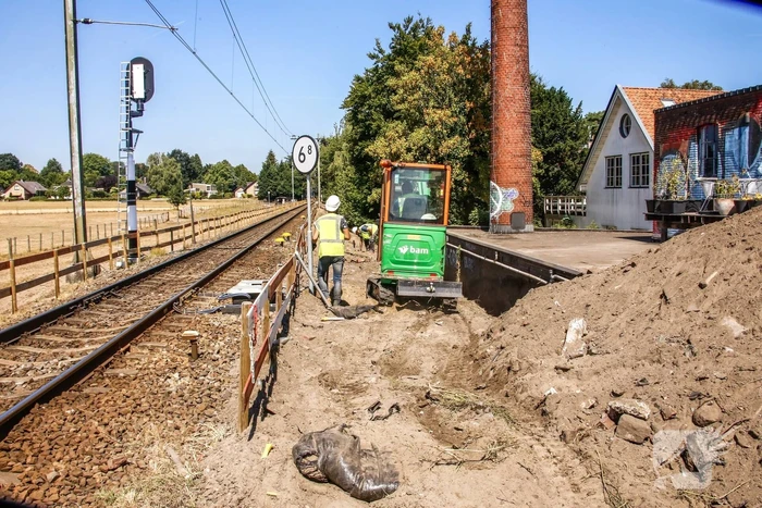 Overwegstoring na graafwerkzaamheden langs het spoor